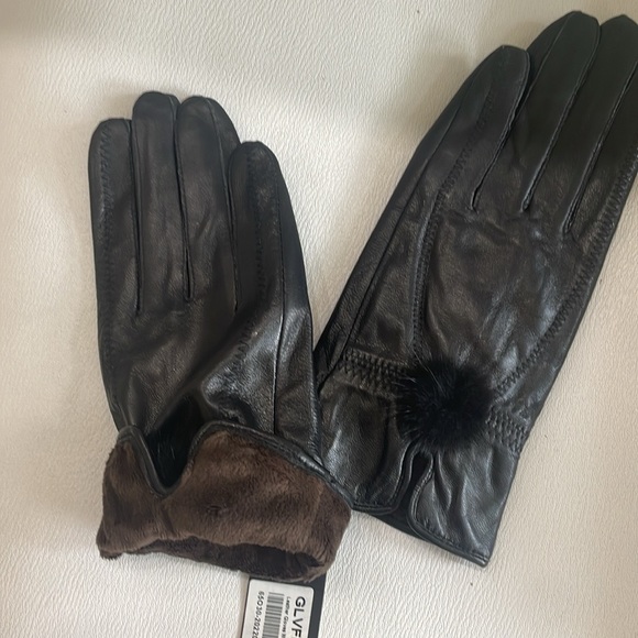 Genuine Leather gloves with fur Bobble - Picture 2 of 3